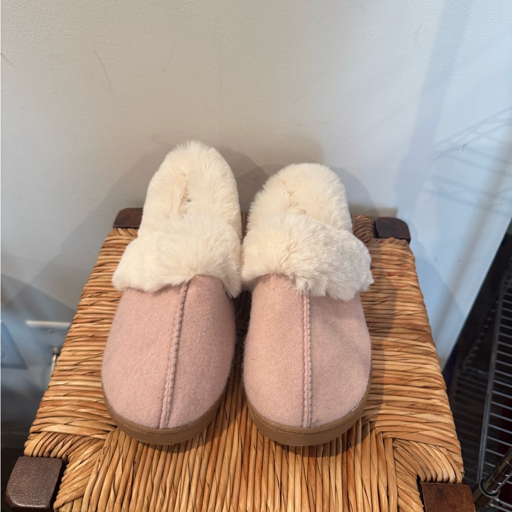 Dearfoams Pink and Tan Slippers
